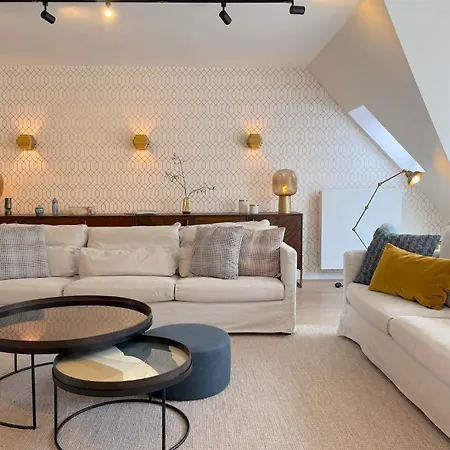 21 - Exceptional Retro Design Triplex At The Of *